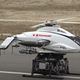 Imagen para el artículo titulado Este helicóptero autónomo de Kawasaki se carga y descarga mediante robots